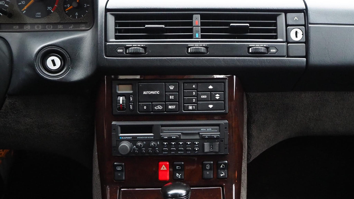 Blaupunkt BREMENSQR46DAB Retro Car Stereo with Bluetooth
