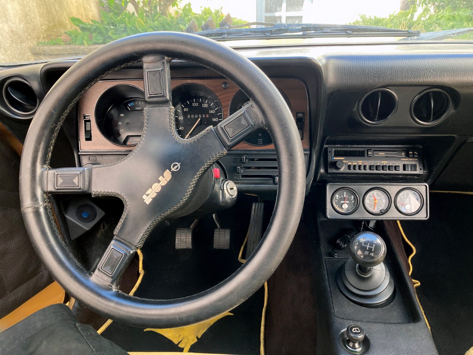 Blaupunkt HAMBURG SQM 23 Retro Car Stereo with Bluetooth installed in classic car interior by Connected Car Experts