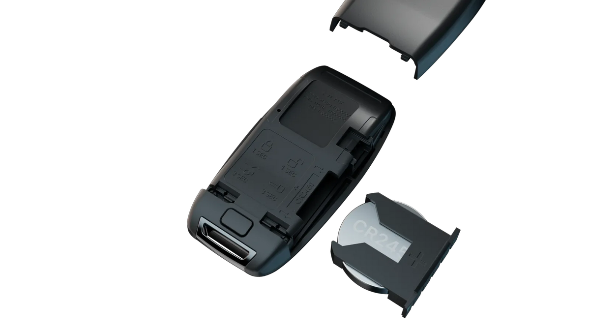 iDatastart R225 remote opened for CR2450 battery replacement